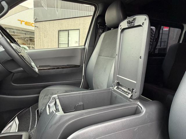 ハイエースバン スーパーＧＬ　ダークプライムＩＩ　４ＷＤ／寒冷地仕様／１６インチアルミホイール／アルパインＢＩＧ－Ｘ／ヒッチメンバー／フロントエアロ／ＥＴＣ／両側小窓付きスライドドア／ＡＣ１００Ｖコンセント／バックカメラ／ＬＥＤヘッドライト（38枚目）
