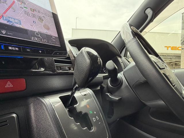 ハイエースバン スーパーＧＬ　ダークプライムＩＩ　４ＷＤ／寒冷地仕様／１６インチアルミホイール／アルパインＢＩＧ－Ｘ／ヒッチメンバー／フロントエアロ／ＥＴＣ／両側小窓付きスライドドア／ＡＣ１００Ｖコンセント／バックカメラ／ＬＥＤヘッドライト（40枚目）