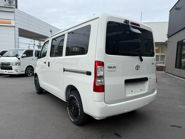 タウンエースバン ＧＬ　登録済未使用車／４ＷＤ／ＢＯＸベッドキット／シートカバー／１４インチアルミ／カーゴマット／衝突軽減ブレーキ／コーナーセンサー／アイドリングストップ／キーレスエントリー／キャンピングカー（15枚目）