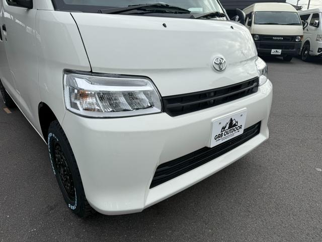 タウンエースバン ＧＬ　登録済未使用車／４ＷＤ／ＢＯＸベッドキット／シートカバー／１４インチアルミ／カーゴマット／衝突軽減ブレーキ／コーナーセンサー／アイドリングストップ／キーレスエントリー／キャンピングカー（22枚目）