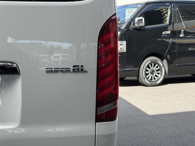 ハイエースバン スーパーGL ダークプライムII ローダウン/17inアルミ/フルエアロ/バッドフェイス/ベッドキット(25枚目)