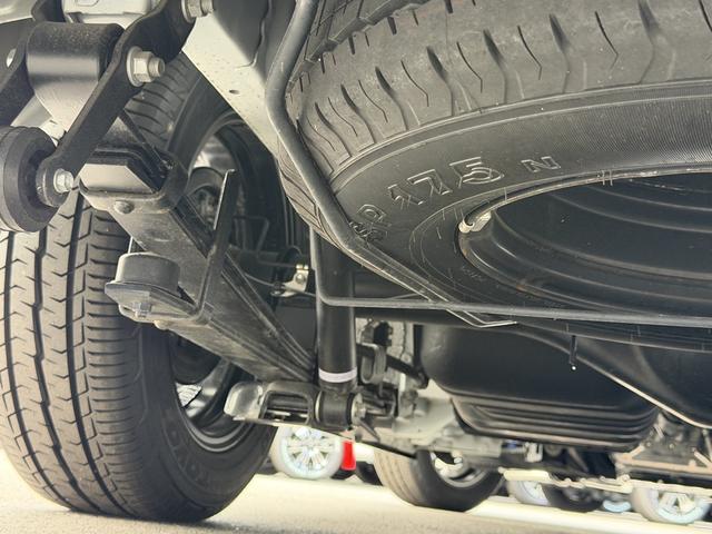 ハイエースバン スーパーGL ダークプライムII ローダウン/17inアルミ/フルエアロ/バッドフェイス/ベッドキット(28枚目)