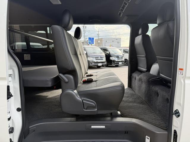 ハイエースバン スーパーGL ダークプライムII ローダウン/17inアルミ/フルエアロ/バッドフェイス/ベッドキット(45枚目)