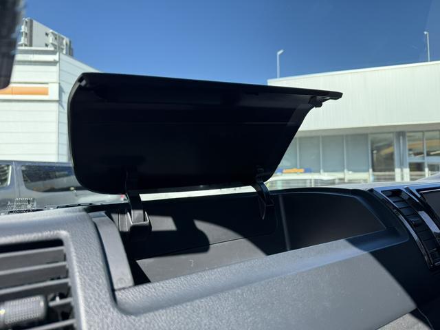 ハイエースバン スーパーＧＬ　ダークプライム　純正７インチナビ／ＤＶＤ視聴可／バックカメラ／フルセグＴＶ／Ｂｌｕｅｔｏｏｔｈ接続／ＬＥＤヘッドライト／モデリスタＦスポイラー／ＧＲ８アルミペダル／ベッドキット／キャンピングカー（40枚目）