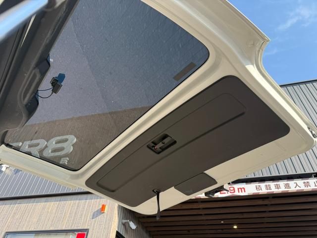 ハイエースバン スーパーＧＬ　ダークプライムＩＩ　１６ｉｎアルミ／フロントエアロ／ＧＲ８センターコンソール／ＴＲＤマッドフラップ／純正７インチナビ／ＥＴＣ２．０／パノラミックビューモニター／デジタルインナーミラー／衝突軽減ブレーキ／小窓付スライドドア（53枚目）