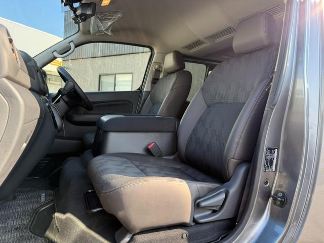 キャラバン ロンググランドプレミアムＧＸ　パートタイム４ＷＤ／　マイナーチェンジ後モデル／　インテリジェントルームミラー／　アラウンドビューモニター　／（32枚目）