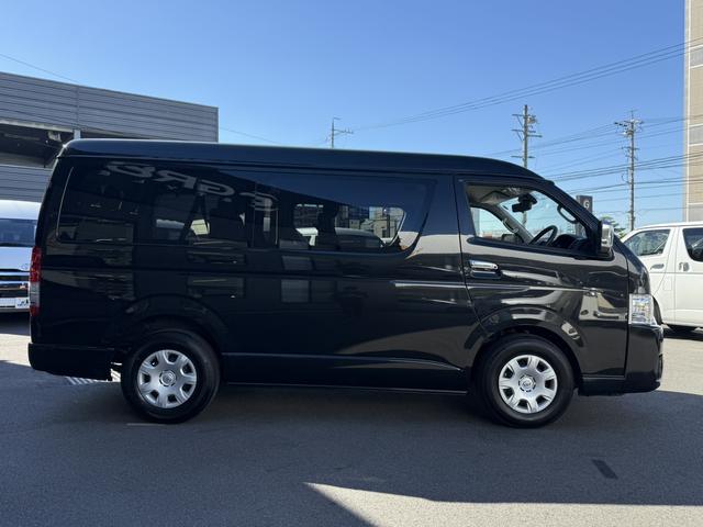 ハイエースワゴン ＧＬ　４列１０人乗り／１５インチアルミホイール／パノラミックビューモニター／デジタルインナーミラー／衝突軽減ブレーキ／片側電動スライドドア／ＡＣ１００Ｖ／ＬＥＤヘッドライト／スマートキー／プッシュスタート（18枚目）
