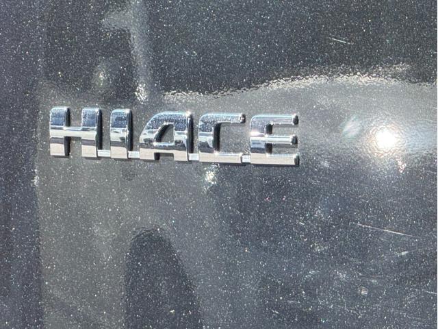 ハイエースワゴン ＧＬ　４列１０人乗り／１５インチアルミホイール／パノラミックビューモニター／デジタルインナーミラー／衝突軽減ブレーキ／片側電動スライドドア／ＡＣ１００Ｖ／ＬＥＤヘッドライト／スマートキー／プッシュスタート（25枚目）