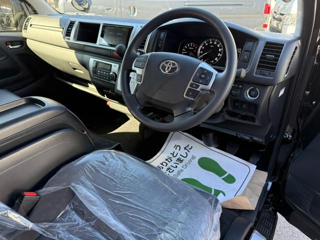 ハイエースワゴン ＧＬ　４列１０人乗り／１５インチアルミホイール／パノラミックビューモニター／デジタルインナーミラー／衝突軽減ブレーキ／片側電動スライドドア／ＡＣ１００Ｖ／ＬＥＤヘッドライト／スマートキー／プッシュスタート（33枚目）