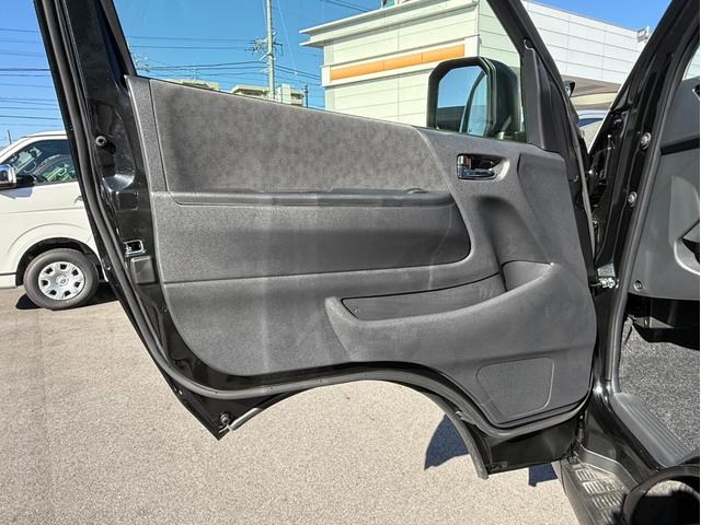 ハイエースワゴン ＧＬ　４列１０人乗り／１５インチアルミホイール／パノラミックビューモニター／デジタルインナーミラー／衝突軽減ブレーキ／片側電動スライドドア／ＡＣ１００Ｖ／ＬＥＤヘッドライト／スマートキー／プッシュスタート（40枚目）