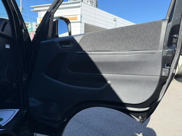 ハイエースワゴン ＧＬ　４列１０人乗り／１５インチアルミホイール／パノラミックビューモニター／デジタルインナーミラー／衝突軽減ブレーキ／片側電動スライドドア／ＡＣ１００Ｖ／ＬＥＤヘッドライト／スマートキー／プッシュスタート（41枚目）