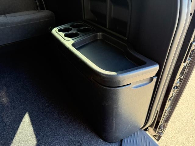 ハイエースワゴン ＧＬ　４列１０人乗り／１５インチアルミホイール／パノラミックビューモニター／デジタルインナーミラー／衝突軽減ブレーキ／片側電動スライドドア／ＡＣ１００Ｖ／ＬＥＤヘッドライト／スマートキー／プッシュスタート（50枚目）