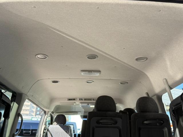 ハイエースワゴン ＧＬ　４列１０人乗り／１５インチアルミホイール／パノラミックビューモニター／デジタルインナーミラー／衝突軽減ブレーキ／片側電動スライドドア／ＡＣ１００Ｖ／ＬＥＤヘッドライト／スマートキー／プッシュスタート（53枚目）