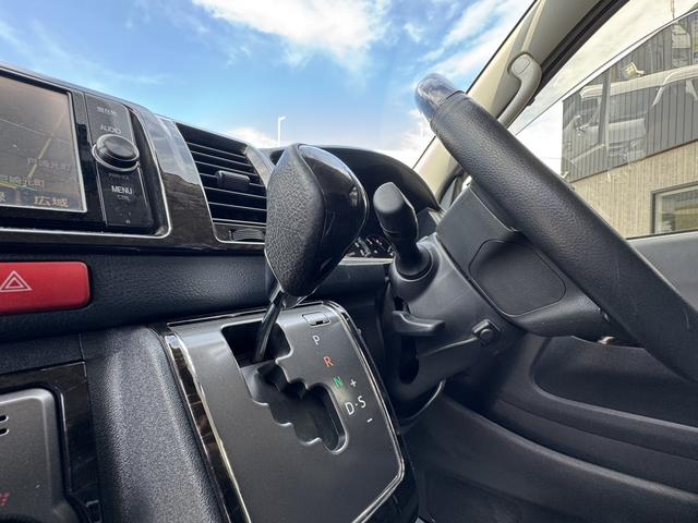 ハイエースバン スーパーＧＬ　ダークプライム　４ＷＤ／１６インチアルミ／ベッドキット／社外ショックアブソーバー／ＧＲ８センターコンソール／フロントエアロ（39枚目）