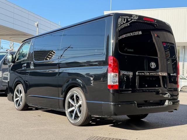 ハイエースバン スーパーGL ダークプライムII バッドフェイス/essex17インチAW/純正ナビ/パノラミックビューモニター/TSS/パワースライドドア/ローダウン/床張り/ベッドキット/キャンピングカー(16枚目)