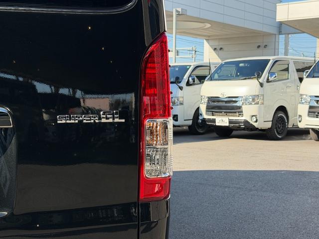 ハイエースバン スーパーGL ダークプライムII バッドフェイス/essex17インチAW/純正ナビ/パノラミックビューモニター/TSS/パワースライドドア/ローダウン/床張り/ベッドキット/キャンピングカー(26枚目)