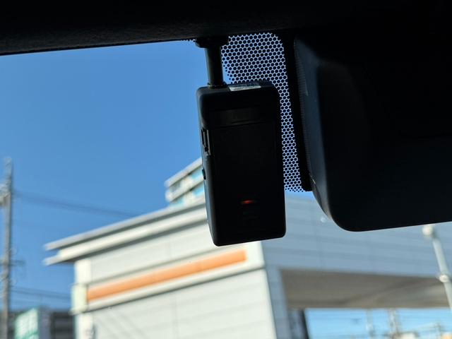 ハイエースバン スーパーGL ダークプライムII バッドフェイス/essex17インチAW/純正ナビ/パノラミックビューモニター/TSS/パワースライドドア/ローダウン/床張り/ベッドキット/キャンピングカー(40枚目)
