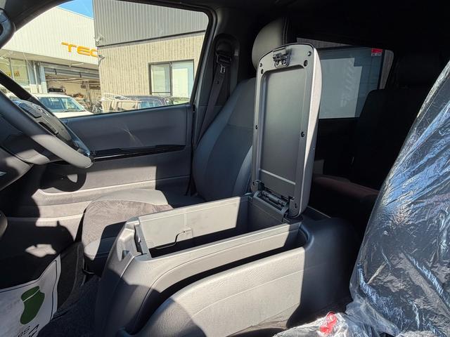 ハイエースバン スーパーGL ダークプライムII バッドフェイス/essex17インチAW/純正ナビ/パノラミックビューモニター/TSS/パワースライドドア/ローダウン/床張り/ベッドキット/キャンピングカー(46枚目)