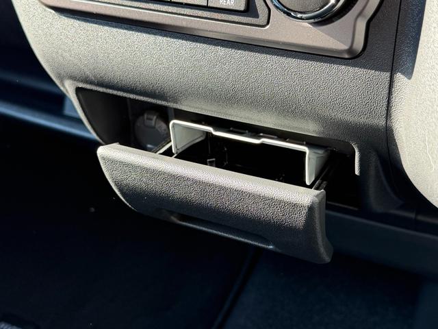 ハイエースバン スーパーGL ダークプライムII バッドフェイス/essex17インチAW/純正ナビ/パノラミックビューモニター/TSS/パワースライドドア/ローダウン/床張り/ベッドキット/キャンピングカー(49枚目)