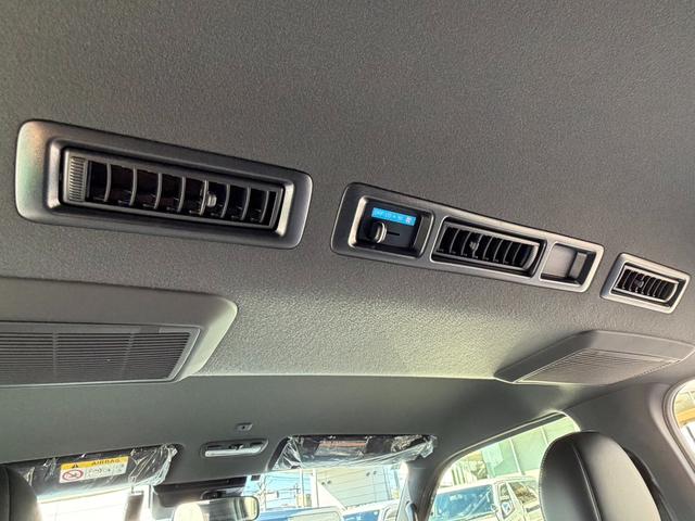 ハイエースバン スーパーGL ダークプライムII バッドフェイス/essex17インチAW/純正ナビ/パノラミックビューモニター/TSS/パワースライドドア/ローダウン/床張り/ベッドキット/キャンピングカー(50枚目)