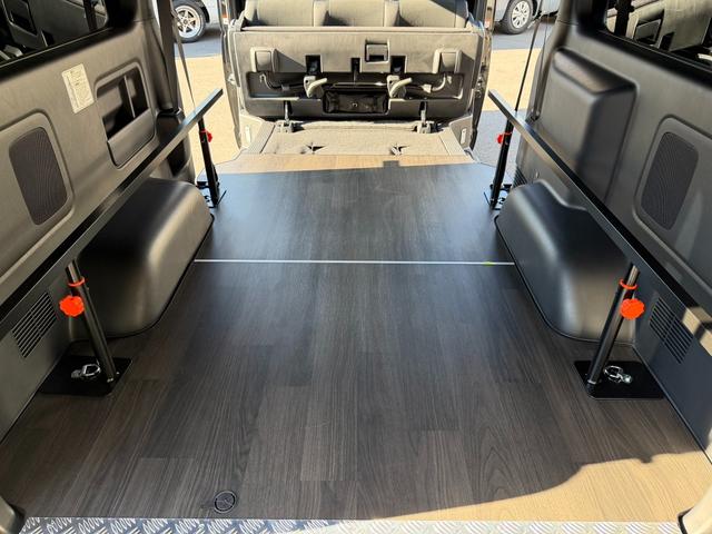 ハイエースバン スーパーGL ダークプライムII バッドフェイス/essex17インチAW/純正ナビ/パノラミックビューモニター/TSS/パワースライドドア/ローダウン/床張り/ベッドキット/キャンピングカー(54枚目)