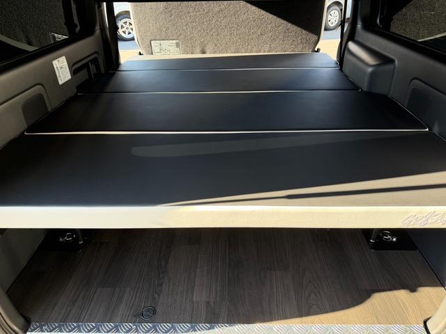 ハイエースバン スーパーGL ダークプライムII バッドフェイス/essex17インチAW/純正ナビ/パノラミックビューモニター/TSS/パワースライドドア/ローダウン/床張り/ベッドキット/キャンピングカー(55枚目)