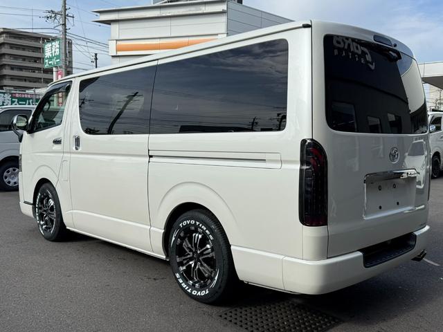 ハイエースバン スーパーGL ダークプライム 16インチアルミ/アルパインBIG-X/後席モニター/BOXベッドキット/フロントエアロ/バッドフェイスボンネット/社外センターコンソール/両側電動スライドドア/社外テールランプ/キャンピングカー(15枚目)