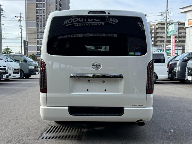 ハイエースバン スーパーGL ダークプライム 16インチアルミ/アルパインBIG-X/後席モニター/BOXベッドキット/フロントエアロ/バッドフェイスボンネット/社外センターコンソール/両側電動スライドドア/社外テールランプ/キャンピングカー(16枚目)