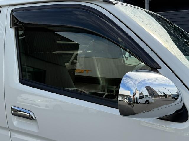 ハイエースバン スーパーGL ダークプライム 16インチアルミ/アルパインBIG-X/後席モニター/BOXベッドキット/フロントエアロ/バッドフェイスボンネット/社外センターコンソール/両側電動スライドドア/社外テールランプ/キャンピングカー(25枚目)