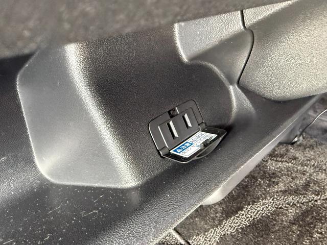 ハイエースバン スーパーGL ダークプライム 16インチアルミ/アルパインBIG-X/後席モニター/BOXベッドキット/フロントエアロ/バッドフェイスボンネット/社外センターコンソール/両側電動スライドドア/社外テールランプ/キャンピングカー(47枚目)