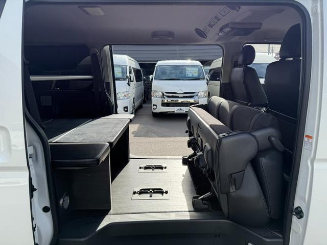 ハイエースバン スーパーGL ダークプライム 16インチアルミ/アルパインBIG-X/後席モニター/BOXベッドキット/フロントエアロ/バッドフェイスボンネット/社外センターコンソール/両側電動スライドドア/社外テールランプ/キャンピングカー(52枚目)