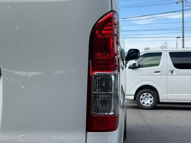 ハイエースバン ロングDX GLパッケージ マニュアル車/ローダウン/17インチアルミホイール/ベッドキット/フロントエアロ/床張り/シートカバー/カロッツェリア7インチナビ/フルセグTV/ETC/LEDヘッドライト/キーレス/キャンピングカー(27枚目)