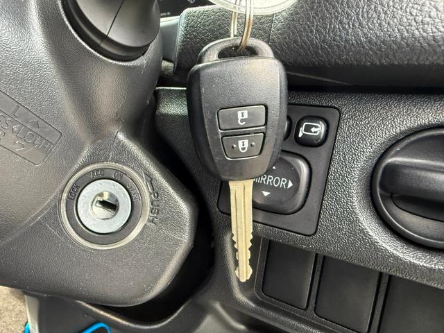 ハイエースバン ロングDX GLパッケージ マニュアル車/ローダウン/17インチアルミホイール/ベッドキット/フロントエアロ/床張り/シートカバー/カロッツェリア7インチナビ/フルセグTV/ETC/LEDヘッドライト/キーレス/キャンピングカー(43枚目)