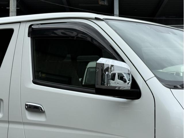 ハイエースバン スーパーＧＬ　ダークプライムＩＩ　寒冷地仕様／４ＷＤ／１６インチアルミホイール／ＴＲＤマッドフラップ／ベットキット／床張りキット／フロントエアロ（23枚目）