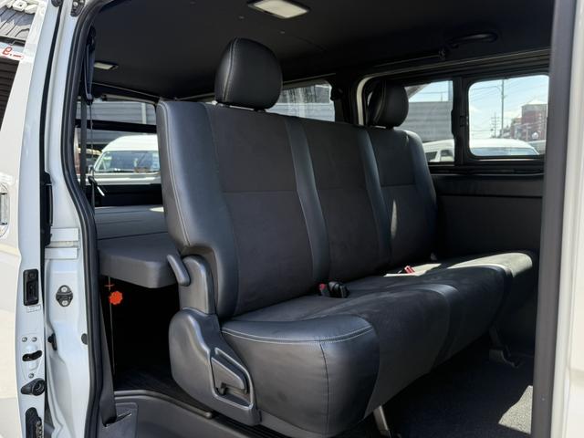 ハイエースバン スーパーＧＬ　ダークプライムＩＩ　寒冷地仕様／４ＷＤ／１６インチアルミホイール／ＴＲＤマッドフラップ／ベットキット／床張りキット／フロントエアロ（47枚目）