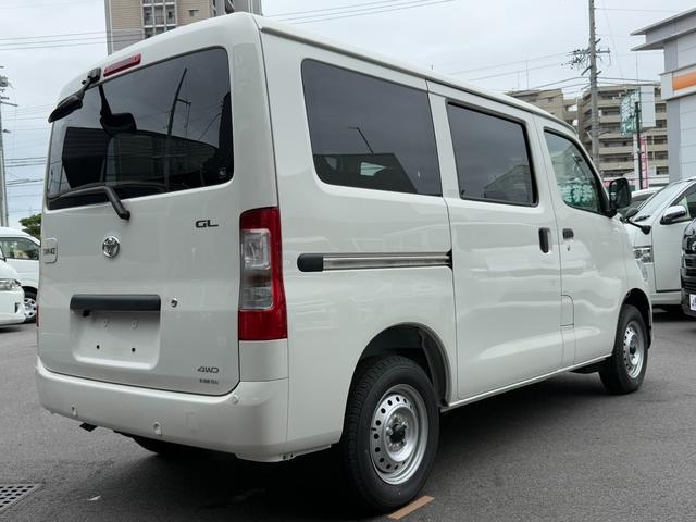 タウンエースバン GL 登録済未使用車/4WD/7インチナビ/ETC/バックカメラ/衝突軽減ブレーキ/純正ホイール/コーナーセンサー/アイドリングストップ/キーレスエントリー/助手席エアバッグ/パワーウインドウ(14枚目)