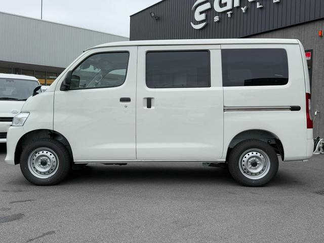 タウンエースバン GL 登録済未使用車/4WD/7インチナビ/ETC/バックカメラ/衝突軽減ブレーキ/純正ホイール/コーナーセンサー/アイドリングストップ/キーレスエントリー/助手席エアバッグ/パワーウインドウ(19枚目)