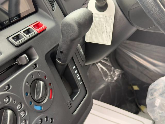 タウンエースバン GL 登録済未使用車/4WD/7インチナビ/ETC/バックカメラ/衝突軽減ブレーキ/純正ホイール/コーナーセンサー/アイドリングストップ/キーレスエントリー/助手席エアバッグ/パワーウインドウ(46枚目)