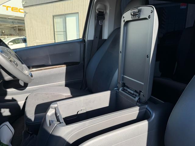 ハイエースバン スーパーＧＬ　ダークプライム　寒冷地仕様／ローダウン／１６インチアルミ／ベッドキット／フロントエアロ／７インチナビ／バックカメラ／（36枚目）