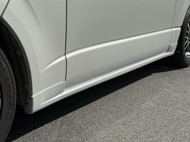 ハイエースバン ロングスーパーGL ローダウン/18inアルミホイール/BOXベッドキット/フルエアロ/バッドフェイスボンネット/ロッドホルダー(30枚目)