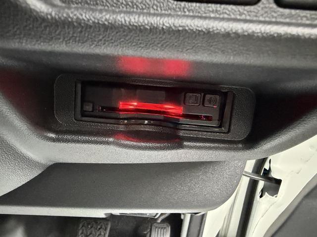 ハイエースバン スーパーGL ダークプライムII 17インチアルミ/ベッドキット/フロントエアロ/カロッツェリア後席モニター/カロッツェリア7インチナビ/シートカバー/衝突軽減ブレーキ/バックカメラ/両側小窓付きスライドドア/キャンピングカー(41枚目)