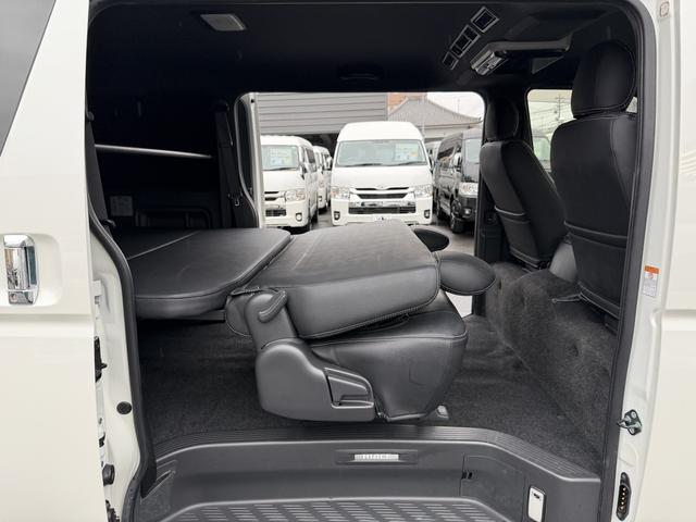 ハイエースバン スーパーGL ダークプライムII 17インチアルミ/ベッドキット/フロントエアロ/カロッツェリア後席モニター/カロッツェリア7インチナビ/シートカバー/衝突軽減ブレーキ/バックカメラ/両側小窓付きスライドドア/キャンピングカー(51枚目)