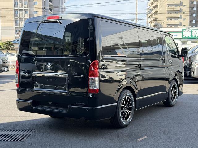 ハイエースバン スーパーＧＬ　ダークプライムＩＩ　ローダウン／１６インチアルミ／フロントエアロ／ベッドキット／アルパインディスプレイオーディオ／衝突軽減ブレーキ（10枚目）