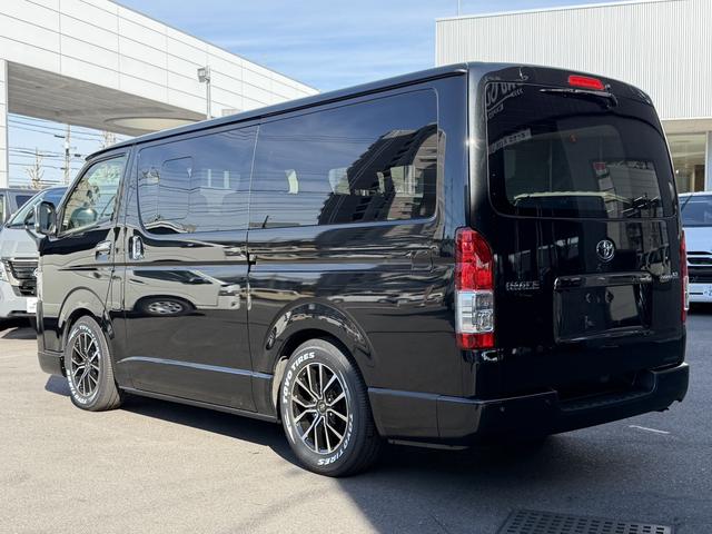 ハイエースバン スーパーＧＬ　ダークプライムＩＩ　ローダウン／１６インチアルミ／フロントエアロ／ベッドキット／アルパインディスプレイオーディオ／衝突軽減ブレーキ（11枚目）