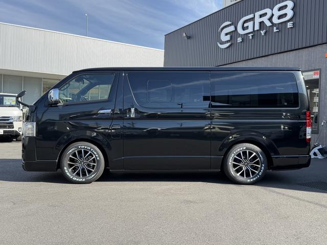 ハイエースバン スーパーＧＬ　ダークプライムＩＩ　ローダウン／１６インチアルミ／フロントエアロ／ベッドキット／アルパインディスプレイオーディオ／衝突軽減ブレーキ（16枚目）