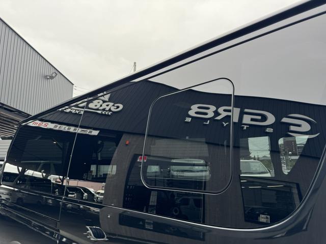 ハイエースバン スーパーＧＬ　ダークプライムＩＩ　ローダウン／１６インチアルミ／フロントエアロ／ベッドキット／アルパインディスプレイオーディオ／衝突軽減ブレーキ（21枚目）