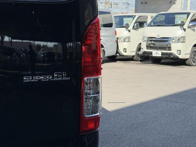 ハイエースバン スーパーＧＬ　ダークプライムＩＩ　ローダウン／１６インチアルミ／フロントエアロ／ベッドキット／アルパインディスプレイオーディオ／衝突軽減ブレーキ（29枚目）