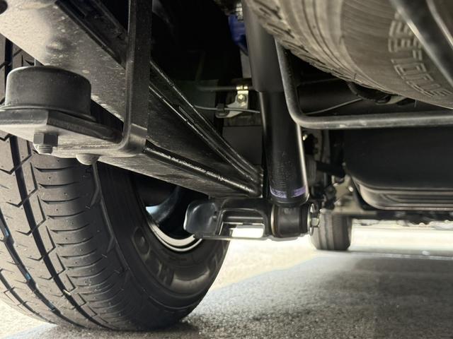 ハイエースバン スーパーＧＬ　ダークプライムＩＩ　ローダウン／１６インチアルミ／フロントエアロ／ベッドキット／アルパインディスプレイオーディオ／衝突軽減ブレーキ（31枚目）