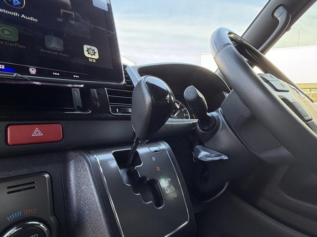 ハイエースバン スーパーＧＬ　ダークプライムＩＩ　ローダウン／１６インチアルミ／フロントエアロ／ベッドキット／アルパインディスプレイオーディオ／衝突軽減ブレーキ（41枚目）