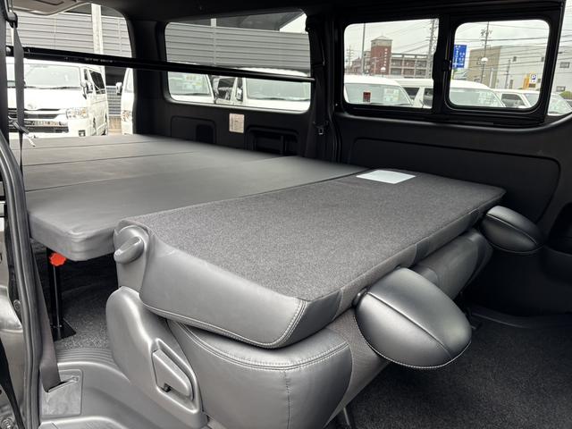 ハイエースバン スーパーＧＬ　ダークプライムＩＩ　ローダウン／１６インチアルミ／フロントエアロ／ベッドキット／アルパインディスプレイオーディオ／衝突軽減ブレーキ（57枚目）